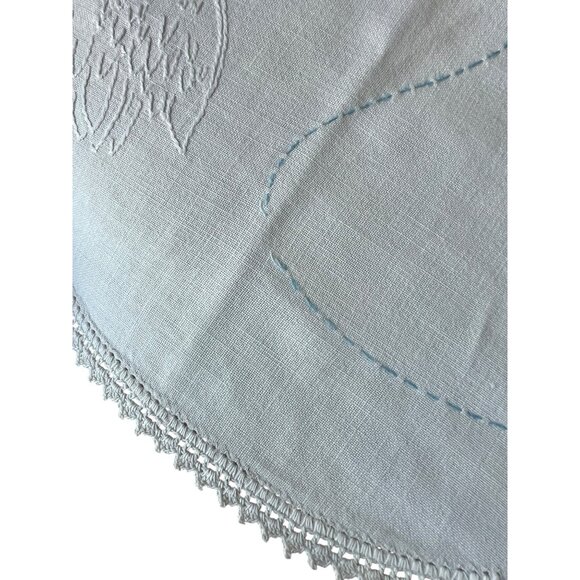 White Linen Table Runner Embroidered Swans Crocheted Edges 41x16 Wedding Dresser - Picture 10 of 11